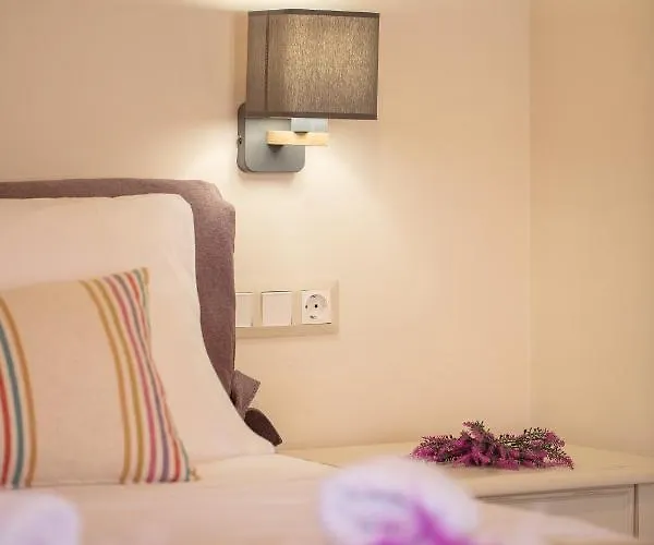 Domus Clodia, Sensing Rethymno's Old Town! *